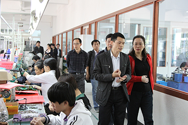 福建省委統(tǒng)戰(zhàn)部副部長、省工商聯(lián)黨組書記王玲視察虹潤公司