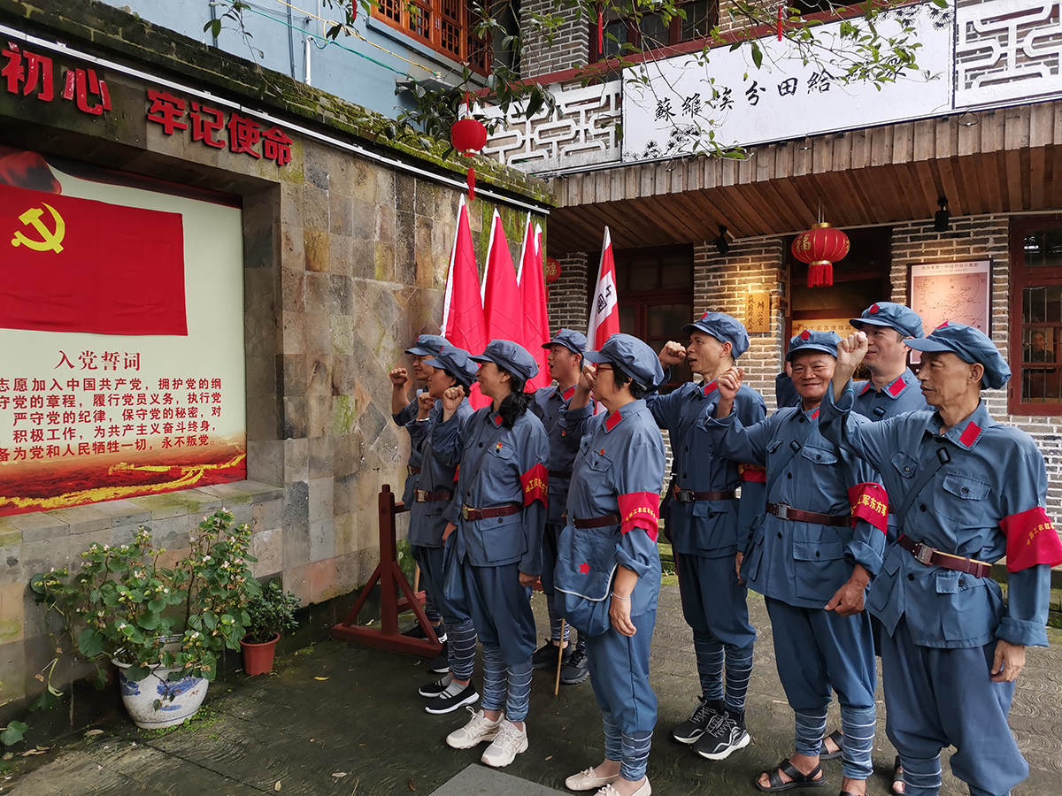 虹潤公司黨支部組織開展“尋找紅色足跡，牢記初心使命”主題黨日活動